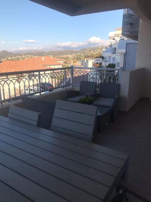 LʼÎle-Rousse Appart Avec Terrasse Vue Sur Mer Exceptionnelle מראה חיצוני תמונה